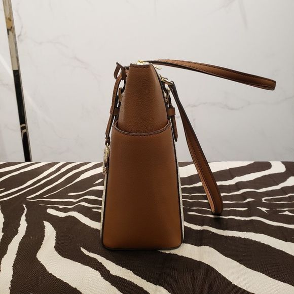 Michael Kors Charlotte Large Tote Set - Picture 4 of 10